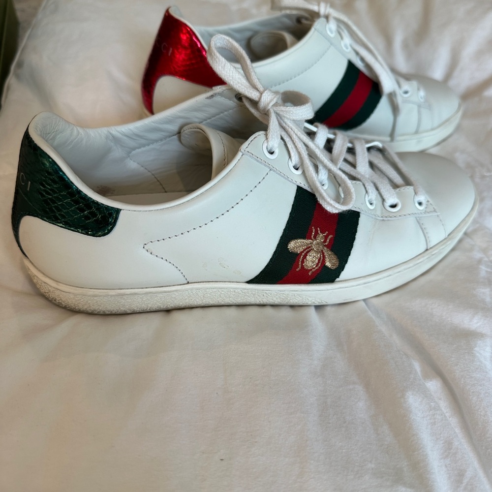 Gucci White Leather Men's Sneakers with Red and Green Accent - Picture 3 of 10